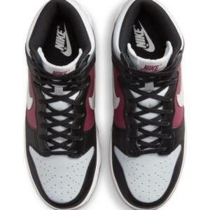 Nike – Dunk High Basketball Shoe (Women)