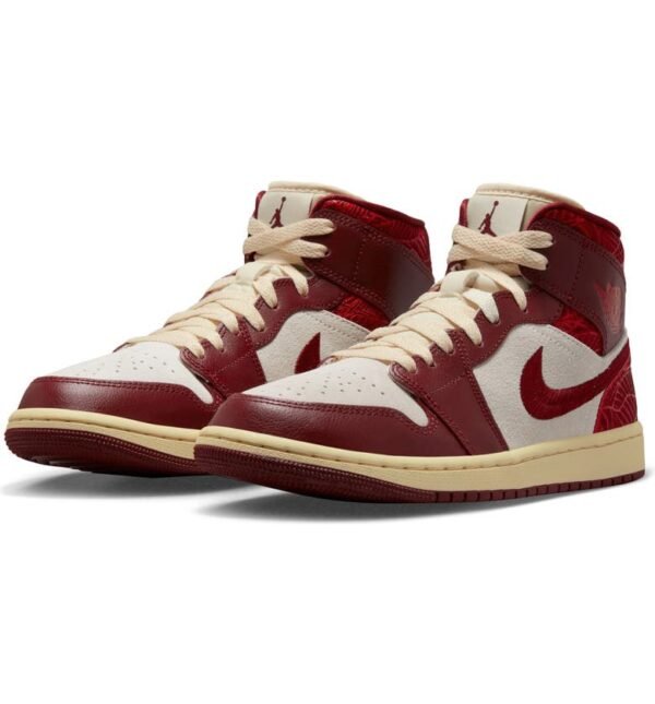 Jordan - Air Jordan 1 Mid SE Basketball Sneaker