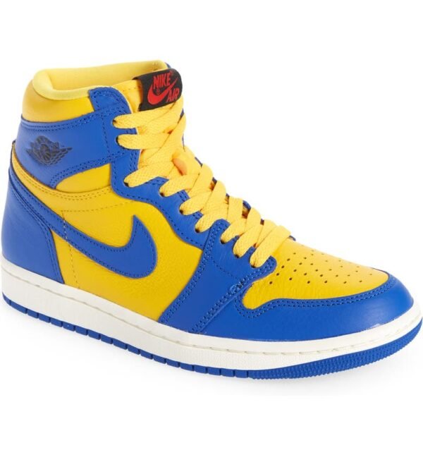 Jordan - Air Jordan 1 Retro High Basketball Sneaker (Women)