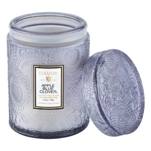 VOLUSPA – Apple Blue Clover Small Embossed Jar Candle