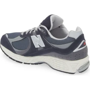 New Balance – 2002R Sneaker (Men)